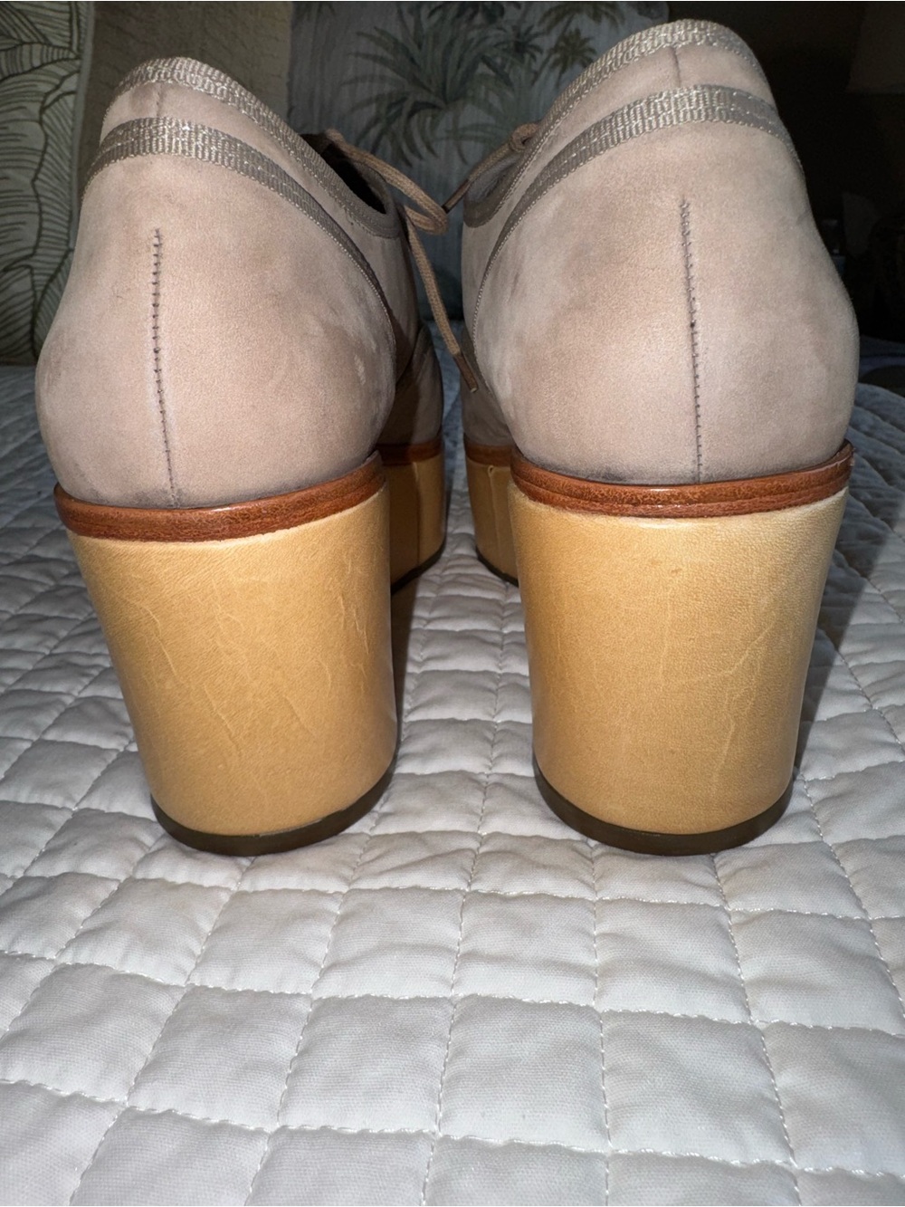 Schultz Taupe Suede Lace-Up Wedge Oxfords EUC - Picture 4 of 5